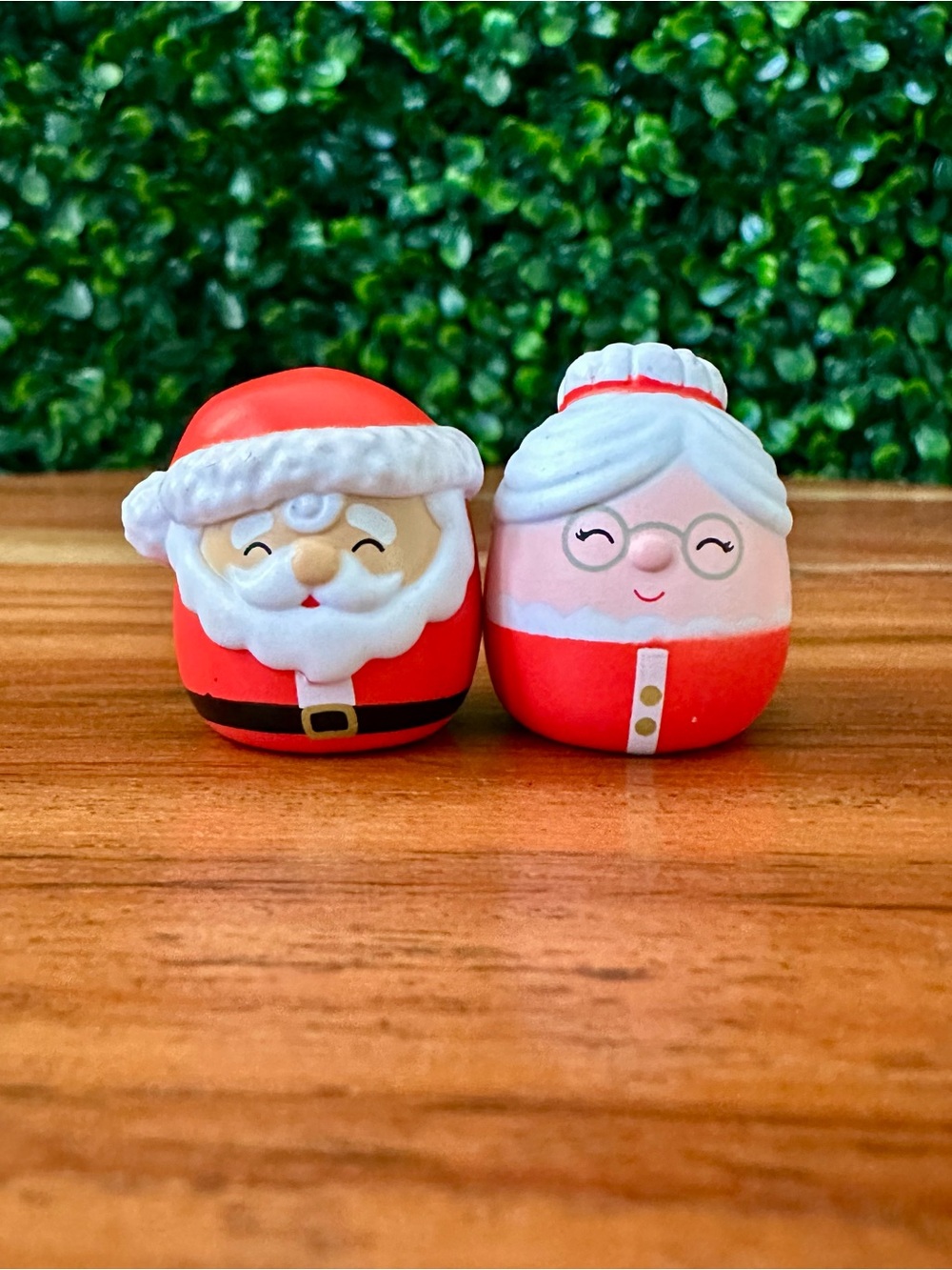 Squish-a-longs by Squishmallows Santa Claus and Mrs. Claus Bundle